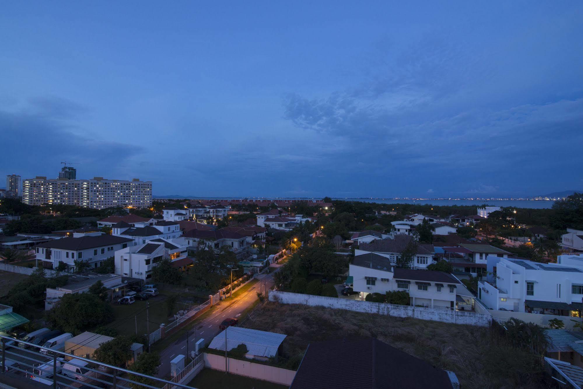 ゴールデン ビュー サービス アパートメント Tanjung Tokong エクステリア 写真